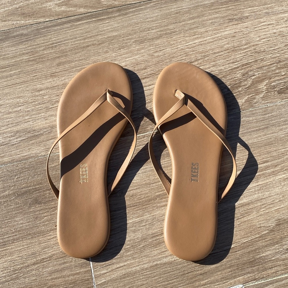 Tkees sandals. Nude color